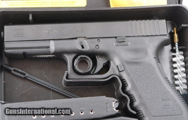 GLOCK 17 Gen1 9mm Semi-Auto Pistol