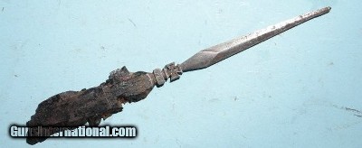 WW1 OR WWI TRENCH ART LETTER OPENER WITH IRON CROSS AND DATED 1917.