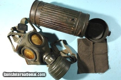 WW2 GERMAN WEHRMACHT BWZ FE 37 R GAS MASK.