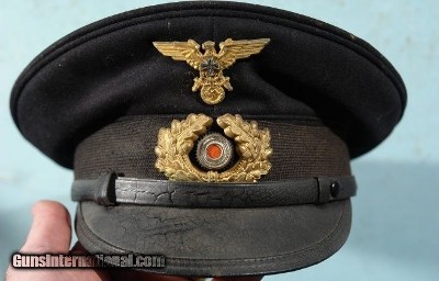 WW2 GERMAN KRIEGSMARINE ENLISTED VISOR CAP WITH IRON CROSS/EAGLE & WREATH.