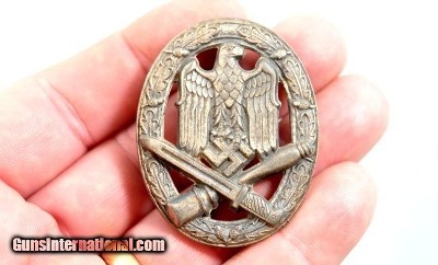 WW2 GERMAN NAZI ARMY SILVER GRADE GENERAL ASSAULT BADGE.