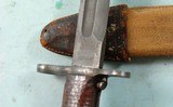EARLY STYLE WW1 OR WWI U.S. MODEL 1905 "1918" RIFLE BAYONET WITH ORIGINAL CANVAS COVERED M1910 SCABBARD. - 6 of 10