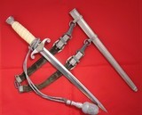 WW2 GERMAN ARMY HEER OFFICER’S DAGGER AND SCABBARD WITH BELT HANGERS AND PORTAPEE. - 2 of 13