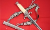 WW2 GERMAN ARMY HEER OFFICER’S DAGGER AND SCABBARD WITH BELT HANGERS AND PORTAPEE. - 3 of 13