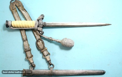 WW2 F. W. HOLLER GERMAN ARMY (HEER) DAGGER AND SCABBARD W/ GENERAL OFFICER’S HANGERS AND PORTAPEE.