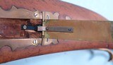 PRE CONTEMPORARY TENNESSEE KENTUCKY STYLE FLINTLOCK LONGRIFLE RIFLE BY ROYLAND SOUTHGATE CIRCA 1940’S-50’S. - 6 of 13