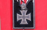 WW2 WWII GERMAN KNIGHT’S CROSS OF THE IRON CROSS WITH OAK LEAF AND RIBBON IN ORIGINAL CASE. - 3 of 4