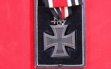 WW2 WWII GERMAN KNIGHT’S CROSS OF THE IRON CROSS WITH OAK LEAF AND RIBBON IN ORIGINAL CASE. - 4 of 4