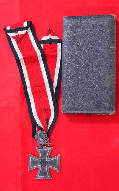 WW2 WWII GERMAN KNIGHT’S CROSS OF THE IRON CROSS WITH OAK LEAF AND RIBBON IN ORIGINAL CASE.