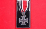 WW2 WWII GERMAN KNIGHT’S CROSS OF THE IRON CROSS WITH OAK LEAF AND RIBBON IN ORIGINAL CASE. - 2 of 4