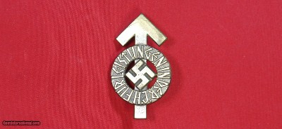 WW2 WWII NAZI GERMAN HITLER YOUTH ARROW SPORTS BADGE.
