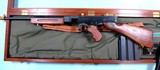 DISPLAY CASED AUTO-ORDNANCE (KAHR ARMS) WW2 OR WWII EUROPEAN THEATER COMMEMORATIVE THOMPSON MOD. 1927A1 OR 1927-A1 SEMI-AUTO .45 ACP CARBINE. - 4 of 17