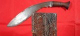 ORIGINAL WW1 WWI BRITISH-INDIAN ARMY GURKHA KUKHRI FIGHTING KNIFE WITH SCABBARD DATED 1915. - 3 of 11