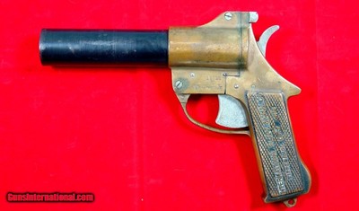 32296-WW2 WWII  INTERNATIONAL FLARE SIGNAL CO. 37MM FLARE PISTOL DATED 1943.