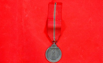 32659- WW2 WWII GERMAN RUSSIAN FRONT CAMPAIGN BADGE AND RIBBON.