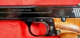 SMITH AND WESSON S&W MOD. 41 MODEL 41 TARGET PISTOL IN .22 LR WITH 7” BARREL ORIGINAL MUZZLE BREAK AND 3 EXTRA MAGS. - 5 of 6