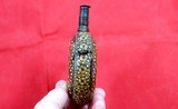 ORIGINAL GERMAN WHEELLOCK OR WHEELOCK BONE INLAID DONUT PISTOL POWDER FLASK CIRCA 1575-1590’S. - 5 of 6 ORIGINAL GERMAN WHEELLOCK OR WHEELOCK BONE INLAID DONUT PISTOL POWDER FLASK CIRCA 1575-1590’S. - 5 of 6