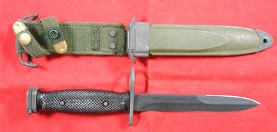 VIETNAM WAR GENERAL CUTLERY U.S. M7 BAYONET FOR THE M16 RIFLE W/USM8A1 SCABBARD. - Image 1 of 3