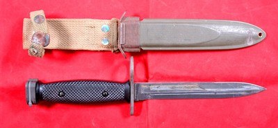 VIETNAM WAR U.S. M7 BAYONET FOR THE M16 RIFLE W/USM8 SCABBARD. - Image 1 of 3
