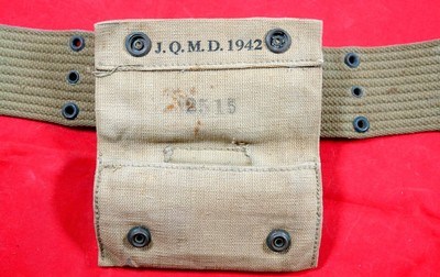WW1 WWI WWII WW2 2 U.S. MODEL 1916 OFFICER’S HOLSTER FOR 1911 OR 1911-A1 , WEB BELT, MAG POUCH, 2 ORIG. WW2 MAGS & WEB MED POUCH. - Image 5 of 6