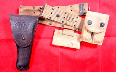 WW1 WWI WWII WW2 2 U.S. MODEL 1916 OFFICER’S HOLSTER FOR 1911 OR 1911-A1 , WEB BELT, MAG POUCH, 2 ORIG. WW2 MAGS & WEB MED POUCH. - Image 1 of 6