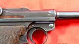 EXCEPTIONAL RARE WW2 GERMAN MAUSER BANNER CODE 42 1940 DATE P-08 9MM LUGER PISTOL WITH ORIGINAL 1939 DATE HOLSTER - Image 4 of 14