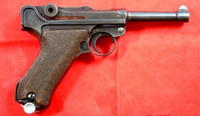 EXCEPTIONAL RARE WW2 GERMAN MAUSER BANNER CODE 42 1940 DATE P-08 9MM LUGER PISTOL WITH ORIGINAL 1939 DATE HOLSTER - Image 2 of 14