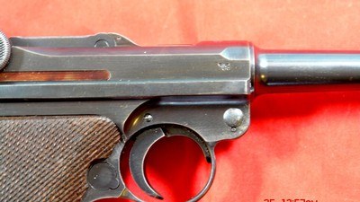 EXCEPTIONAL RARE WW2 GERMAN MAUSER BANNER CODE 42 1940 DATE P-08 9MM LUGER PISTOL WITH ORIGINAL 1939 DATE HOLSTER - Image 4 of 14