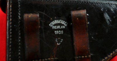 EXCEPTIONAL RARE WW2 GERMAN MAUSER BANNER CODE 42 1940 DATE P-08 9MM LUGER PISTOL WITH ORIGINAL 1939 DATE HOLSTER - Image 14 of 14