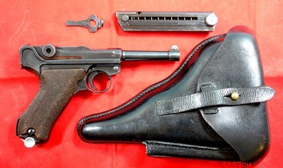 EXCEPTIONAL RARE WW2 GERMAN MAUSER BANNER CODE 42 1940 DATE P-08 9MM LUGER PISTOL WITH ORIGINAL 1939 DATE HOLSTER - Image 1 of 14
