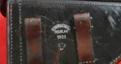 EXCEPTIONAL RARE WW2 GERMAN MAUSER BANNER CODE 42 1940 DATE P-08 9MM LUGER PISTOL WITH ORIGINAL 1939 DATE HOLSTER - Image 13 of 14