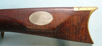 KEITH CASTEEL RAISED CARVED & SILVER INLAID FLINTLOCK LONGRIFLE DATED MAY 1971. - Image 5 of 14