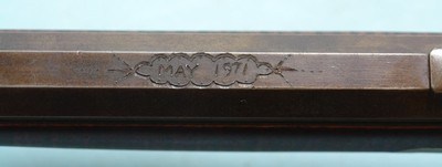 KEITH CASTEEL RAISED CARVED & SILVER INLAID FLINTLOCK LONGRIFLE DATED MAY 1971. - Image 9 of 14