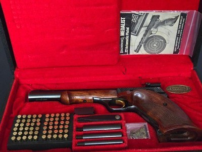 BROWNING MEDALIST 22 LR target pistol from 1969 - Image 1 of 14
