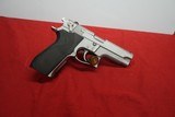 Smith & Wesson 5906 - 3 of 13