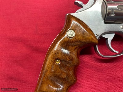 Scarce S & W 64822 WMR like new in box - Image 3 of 12