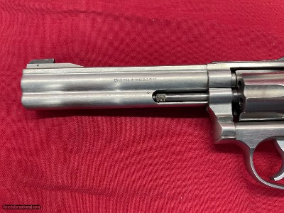 Scarce S & W 64822 WMR like new in box - Image 8 of 12