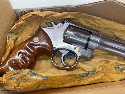 Scarce S & W 64822 WMR like new in box - Image 12 of 12