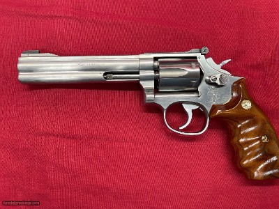 Scarce S & W 64822 WMR like new in box - Image 6 of 12