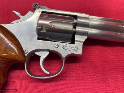 Scarce S & W 64822 WMR like new in box - Image 4 of 12