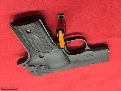 S&W model 22/4 semi auto pistol matte black 22LR great condition - Image 14 of 17
