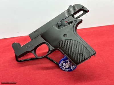 S&W model 22/4 semi auto pistol matte black 22LR great condition - Image 3 of 17