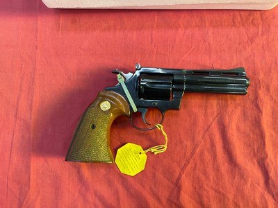 Colt Diamondback 38 Special like new in factory box - Image 4 of 9