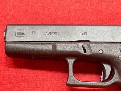Glock G17 Gen1 Classic 9mm 17 Round - Image 10 of 17