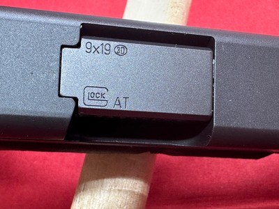 Glock G17 Gen1 Classic 9mm 17 Round - Image 13 of 17