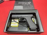 Glock G17 Gen1 Classic 9mm 17 Round - Image 4 of 17