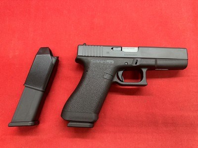 Glock G17 Gen1 Classic 9mm 17 Round - Image 5 of 17