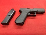 Glock G17 Gen1 Classic 9mm 17 Round - Image 6 of 17