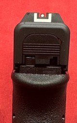 Glock G17 Gen1 Classic 9mm 17 Round - Image 14 of 17