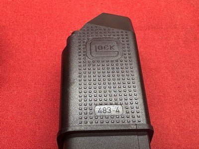 Glock G17 Gen1 Classic 9mm 17 Round - Image 11 of 17